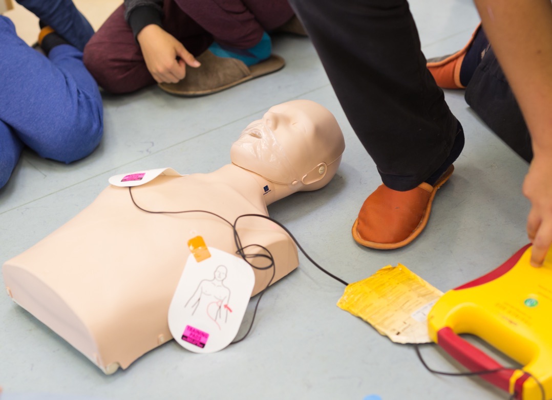 Defibrillator tracked with pad and battery dates in Charlotte, NC