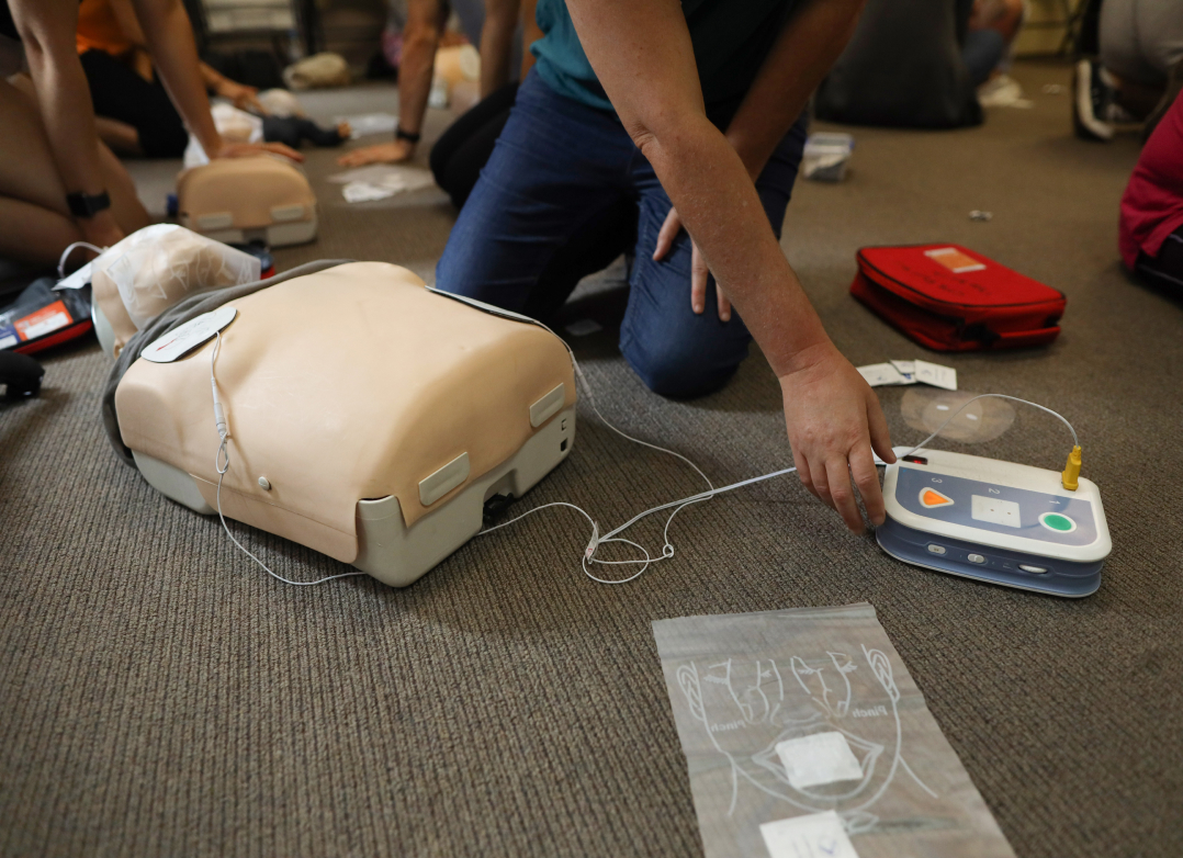 Huntsville, AL defibrillator with dated pads and battery